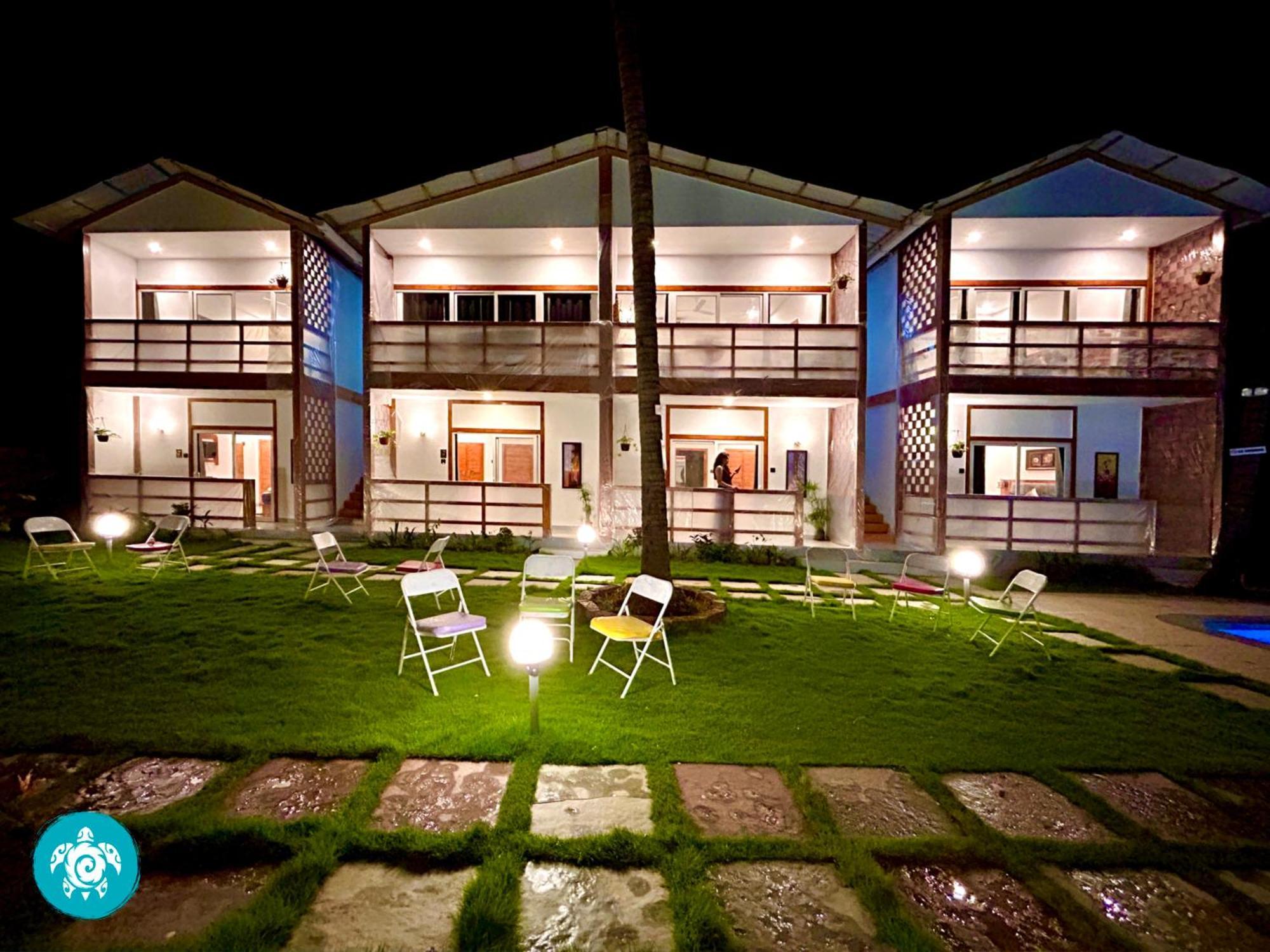 White Turtle Hotel Morjim Exteriör bild